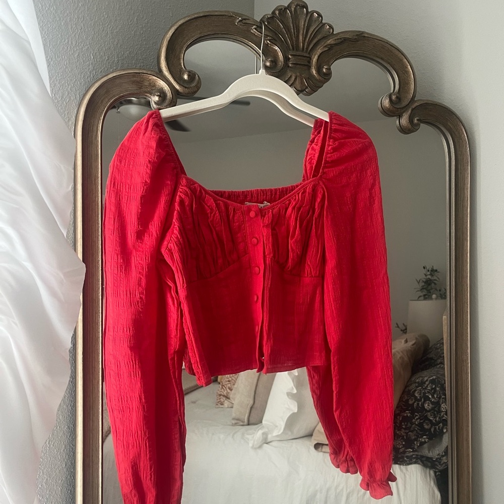 Red balloon sleeve crop top